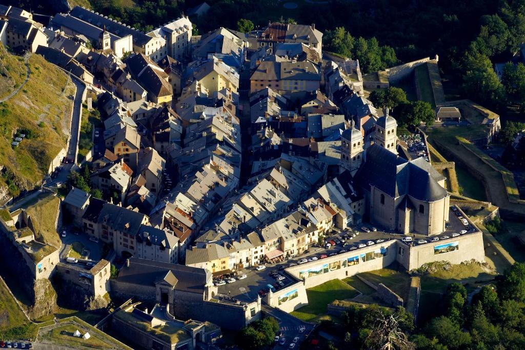 Residence Du Temple Briancon  Bagian luar foto